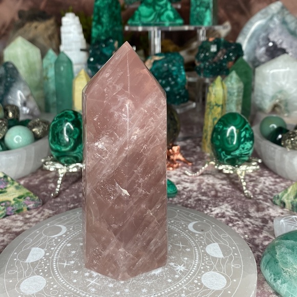 Lavender rose quartz tower - Picture 3 of 5